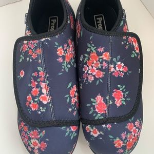 Propet Navy Blossom Floral Fabric Shoes Women's Size 10 X2E Cush 'N Foot
